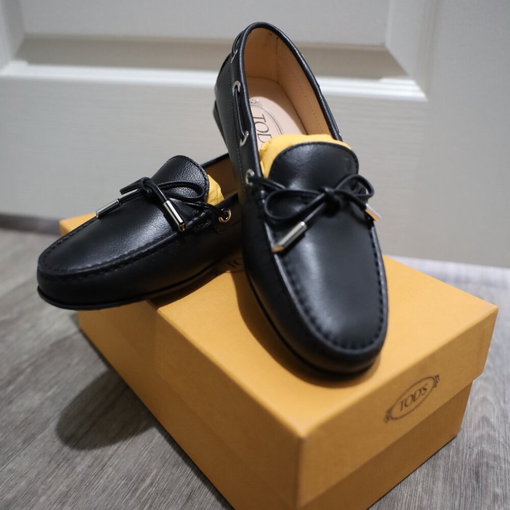 Women's Black Tods Loafers - Picture 2 of 5